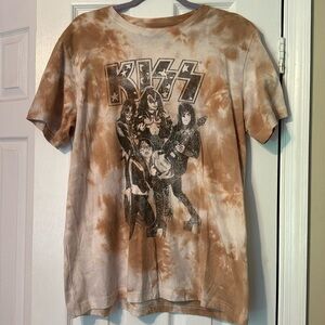 💙 Kiss faded Graphic Tee